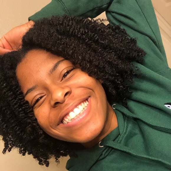 Meet your Posher, Sierra - Picture 1 of 1